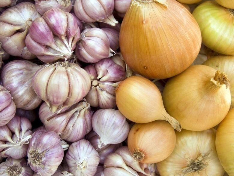 Cibuľa a cesnak klystír - účinný liek na askariózu